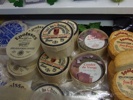 ディジョンの市場のチーズ屋