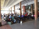 ハバナ駅　列車を待つ人たち