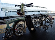 Montaukサイクリング: Jamaica駅で待機する愛車たち