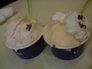 Gromのアイス、マロングラッセ（左）とCrèma di Grom（左）とstracciatella（右）のハーフ＆ハーフ